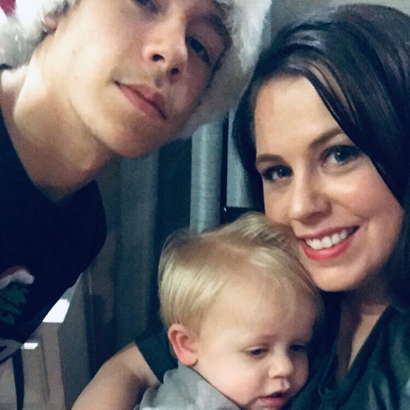 Meet your Posher, Amber - Picture 2 of 2